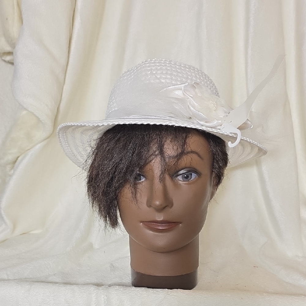 Women's White Decorative Straw Hat with Floral Accent